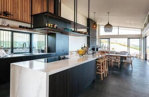 Ostend House | This stunning property is the ultimate tropical resort.