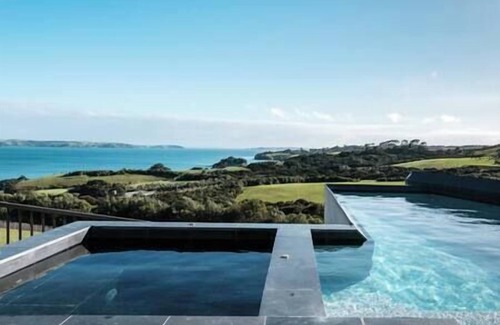 Ostend House | This stunning property is the ultimate tropical resort.