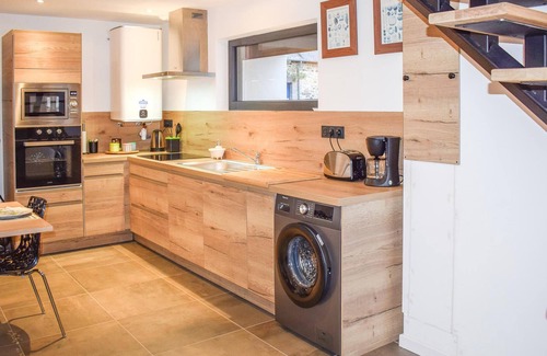 Pledran House | This tasteful house is located in the heart of a small hamlet and will charm you with its modern and