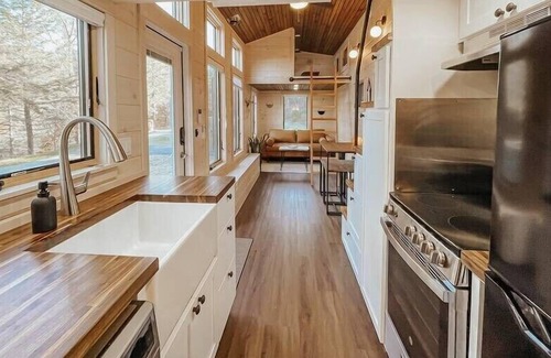 Chester Apartment | This tiny house is a 1 bedroom(s), 1 bathrooms, located in Chester, VT.
