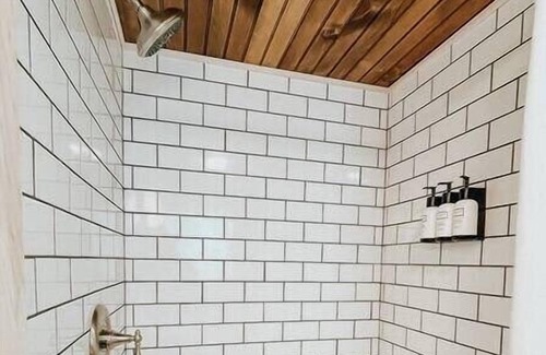 Chester Apartment | This tiny house is a 1 bedroom(s), 1 bathrooms, located in Chester, VT.
