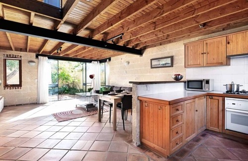 Fremantle House | This townhouse is a 2 bedroom(s), 1 bathrooms, located in Fremantle, WA.
