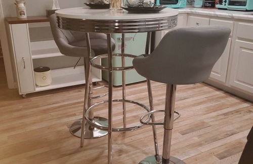 Macon House | This unique place has a style all its own. Near University and hospitals.