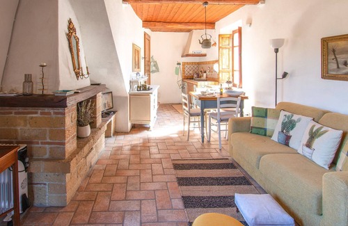 Sorano Apartment | This vacation apartment is located in the center of the medieval town of Sorano.
