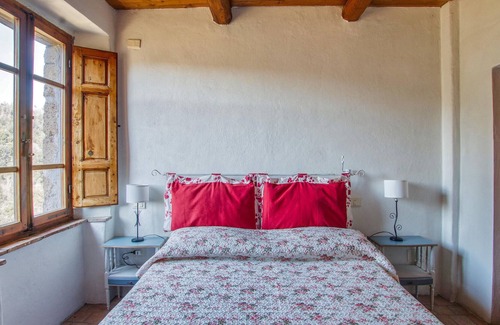 Sorano Apartment | This vacation apartment is located in the center of the medieval town of Sorano.