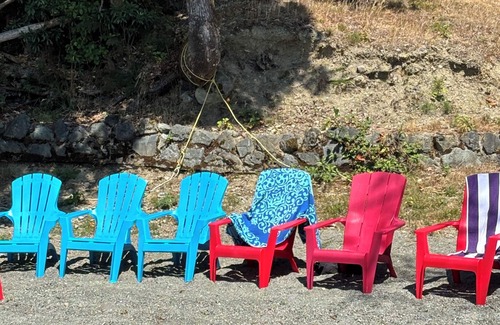 Youbou House | This waterfront tiny home. has all the amenities to make your stay memorable.