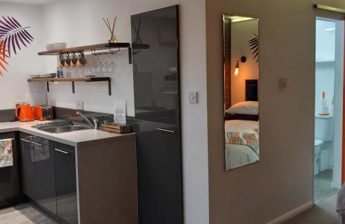 Claypole Apartment | Thistles -Private Entrance Studio