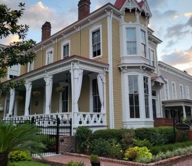 Historic Downtown Savannah Bed & Breakfast | Thomas Weihs Haus