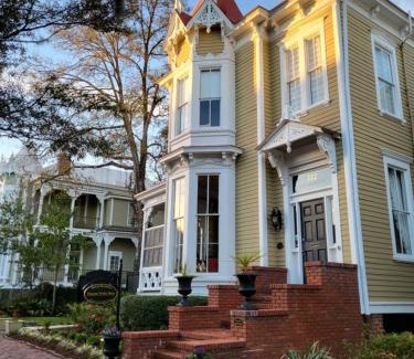 Historic Downtown Savannah Bed & Breakfast | Thomas Weihs Haus