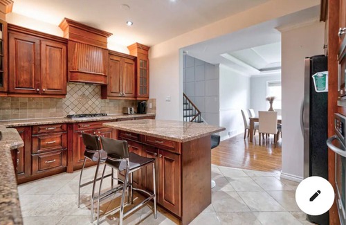 Newtonbrook House | Thornhill Spacious 3Br3Bath Home