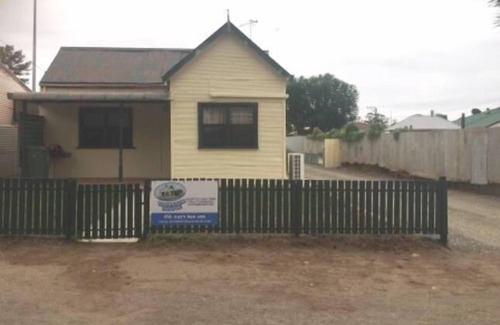 Broken Hill House | Thornton House - Short/Long term Accomodation