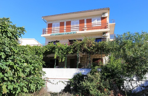 Kastela Apartment | Three bedroom apartment with balcony and sea view Kaštel Stari, Kaštela (A-16344-a)