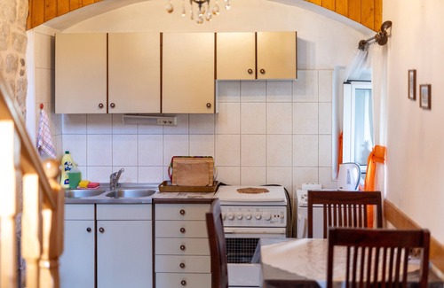 Stari Grad Apartment | Three bedroom apartment with balcony Stari Grad, Hvar (A-22052-a)
