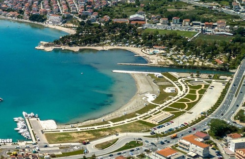 Strozanac Apartment | Three bedroom apartment with balcony Podstrana, Split (A-16032-a)