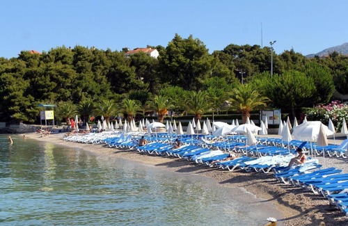 Strozanac Apartment | Three bedroom apartment with balcony Podstrana, Split (A-16032-a)