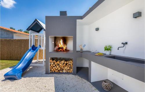 Rezanci Apartment | Three-Bedroom Apartment In Svetvincenat