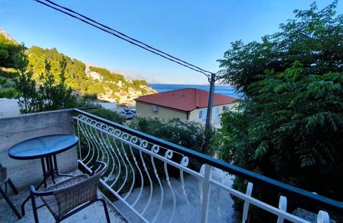 Mimice Apartment | Three bedroom apartment with balcony and sea view Mimice, Omiš (A-23074-a)