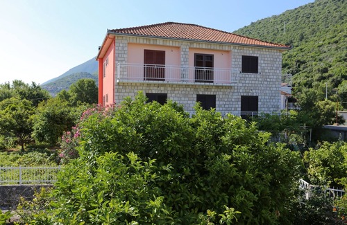 Trpanj Apartment | Three bedroom apartment with balcony Trpanj, Pelješac (A-10148-a)