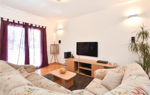 Vranjic Apartment | Three-Bedroom Apartment In Split