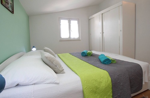Silo Apartment | Three-bedroom Apartment on First Floor with Sea View