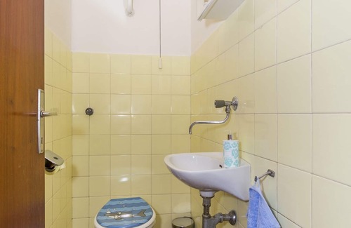 Vranjic Apartment | Three bedroom apartment with balcony Split (A-13957-a)