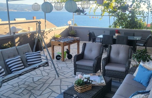 Duce Apartment | Three bedroom apartment with terrace and sea view Duće, Omiš (A-4663-b)