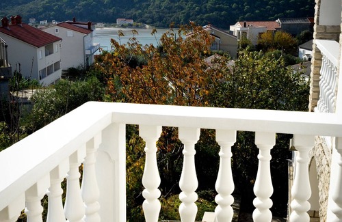 Kampor Apartment | Three bedroom apartment with terrace and sea view Kampor, Rab (A-14998-a)