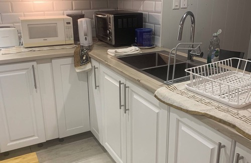 Cote-Des-Neiges—Notre-Dame-De-Grace Apartment | Three bedroom apt 7 minutes downtown 17mins airport