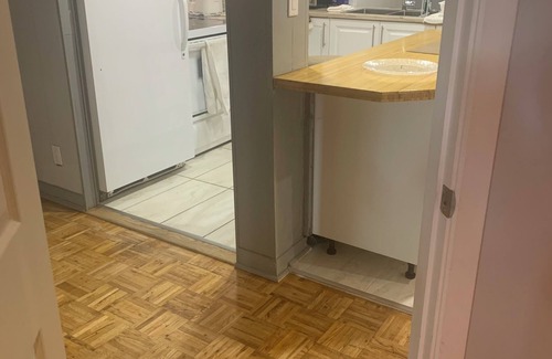 Cote-Des-Neiges—Notre-Dame-De-Grace Apartment | Three bedroom apt 7 minutes downtown 17mins airport