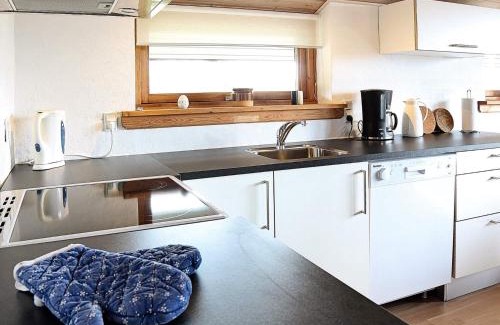 Klegod Strand House | Three-Bedroom Holiday home in Ringkøbing 1