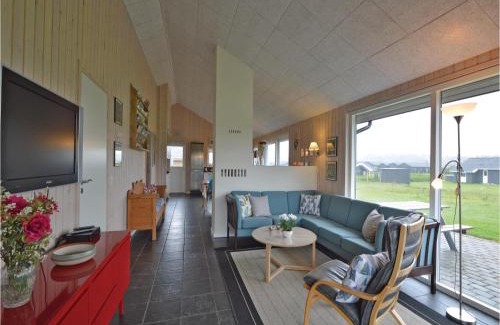 Krejbjerg House | Three-Bedroom Holiday Home With A Fireplace In Ejstrupholm