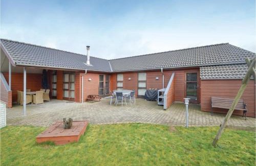 Vinderup House | Three-Bedroom Holiday Home In Vinderup