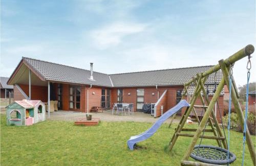 Vinderup House | Three-Bedroom Holiday Home In Vinderup
