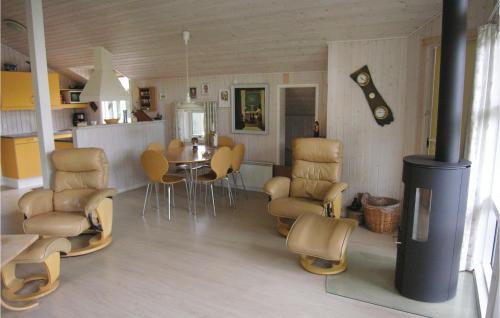 Nordenbro Vesteregn House | Three-Bedroom Holiday Home In Humble