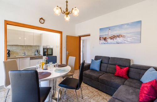 Kastel Kambelovac Apartment | Three bedroom apartment with terrace and sea view Kaštel Kambelovac, Kaštela (A-15480-a)