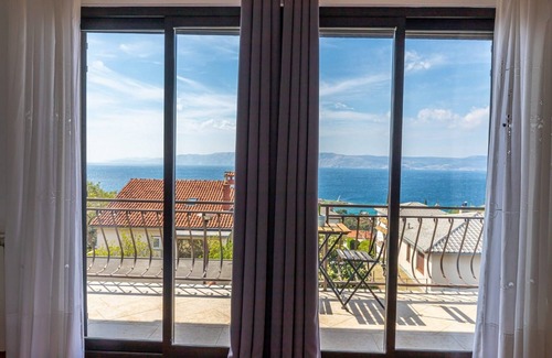 Novi Vinodolski Apartment | Three bedroom apartment with balcony and sea view Novi Vinodolski (A-22846-a)