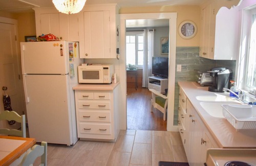 Dennis Port House | Three bedroom just .6 miles to Glendon Beach