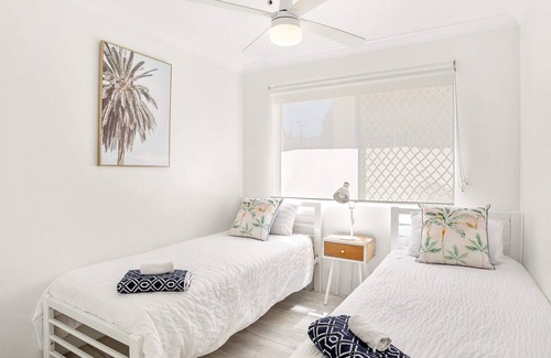 Broadbeach Apartment | Three bedroom Pet Friendly in Broadbeach