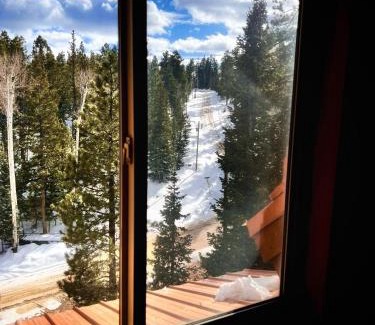 Meadow View Heights House | Three level cabin with Hot Tub