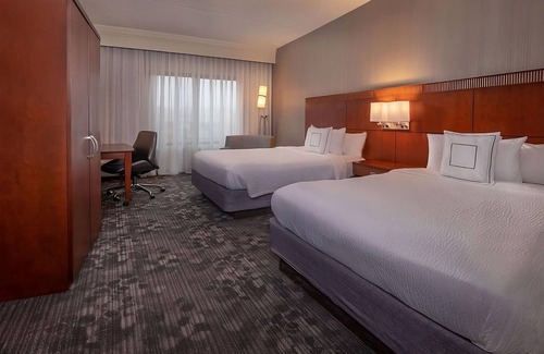Newark Hotel | THREE Relaxing Units, Indoor Swimming Pool, Pets Allowed, Free Parking!