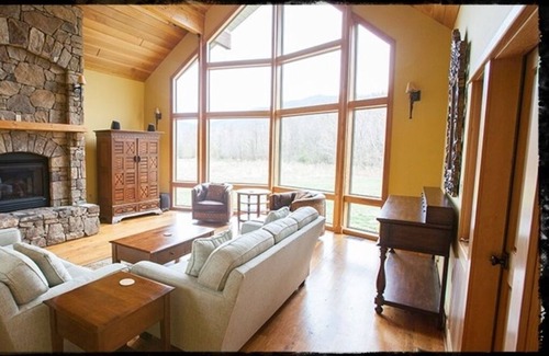 Roseland House | Three Ridges Retreat- Devils Backbone Brewing Company