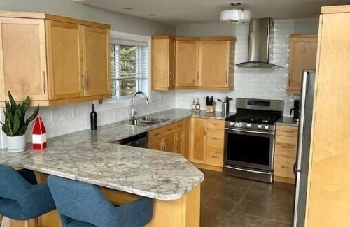 Neebing House | Three Sisters Keep on Lake Superior - Right on the water, with panoramic views!
