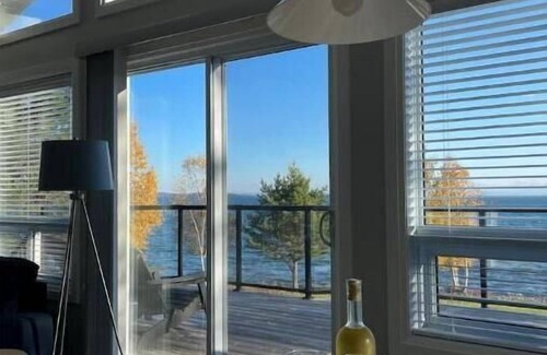 Neebing House | Three Sisters Keep on Lake Superior - Right on the water, with panoramic views!
