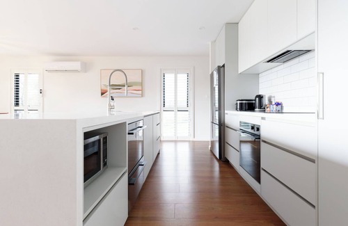 Launceston CBD House | Three-Story Haven River Views & Near Gorge