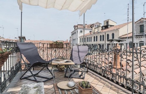 Santa Croce Apartment | Three terraces