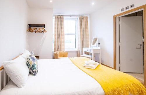 Pettistree House | Three Tuns Apartments - Ash