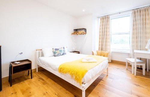 Pettistree House | Three Tuns Apartments - Ash