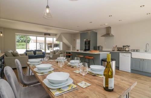 Thornicombe House | Threshing Barn