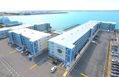 Midtown Ocean City Condo | Thunder Island 128C-Baywater 39th St, Free WiFi, Pool, Elev, W/D, AC