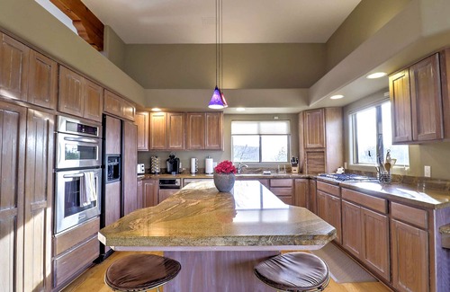 West Sedona Villa | Thunder Mountain Villa Panoramic Mountain Views w/Hot Tubn